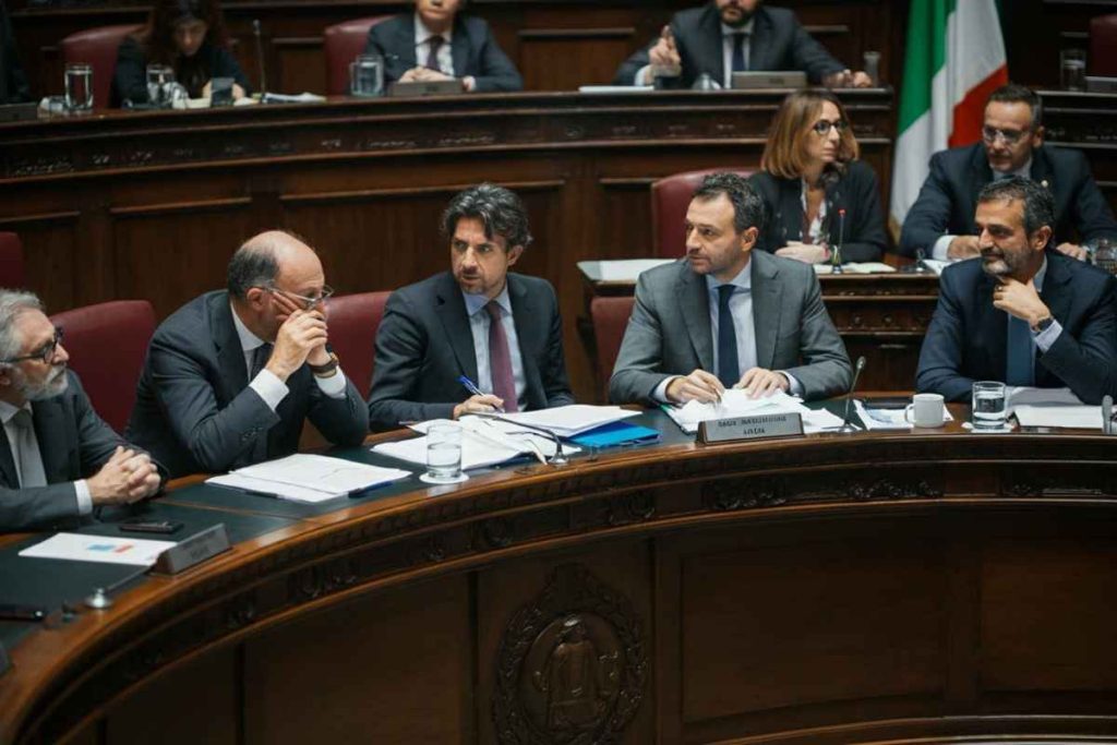 Avs presenta un piano innovativo per sbloccare gli stipendi: un invito a Pd e M5s