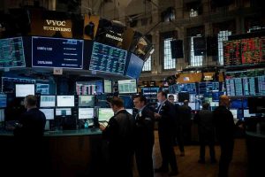 Borsa europea in ribasso: tensione crescente in attesa della Bce