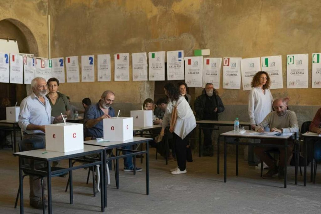 Calabria al voto: l'apertura delle urne per le elezioni regionali