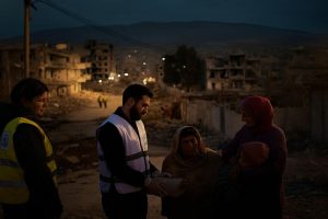 Idf: i primi due ostaggi restituiti alla Croce Rossa, un passo verso la speranza