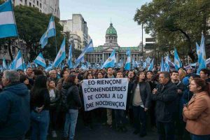 Kirchner accusa Milei: l'economia argentina nelle mani di Trump