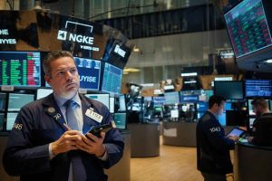 Mercati europei in attesa: Wall Street spinge, ma oro e argento fanno la storia