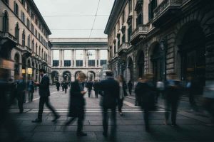 Milano affonda in Borsa: Ftse Mib segna un -1,63% all'apertura