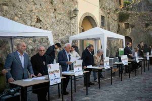 Occhiuto in testa nei sondaggi: il sorpasso su Tridico si fa concreto