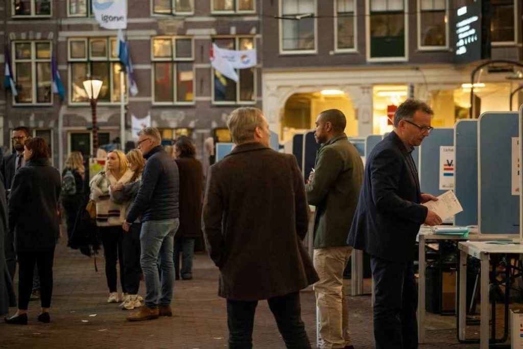 Olanda al voto: sfida avvincente tra Wilders e i suoi avversari