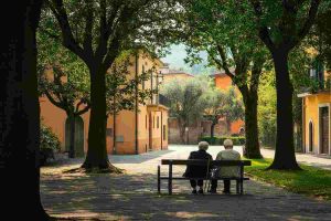 Tragedia nel Modenese: un 86enne commette omicidio-suicidio con la moglie