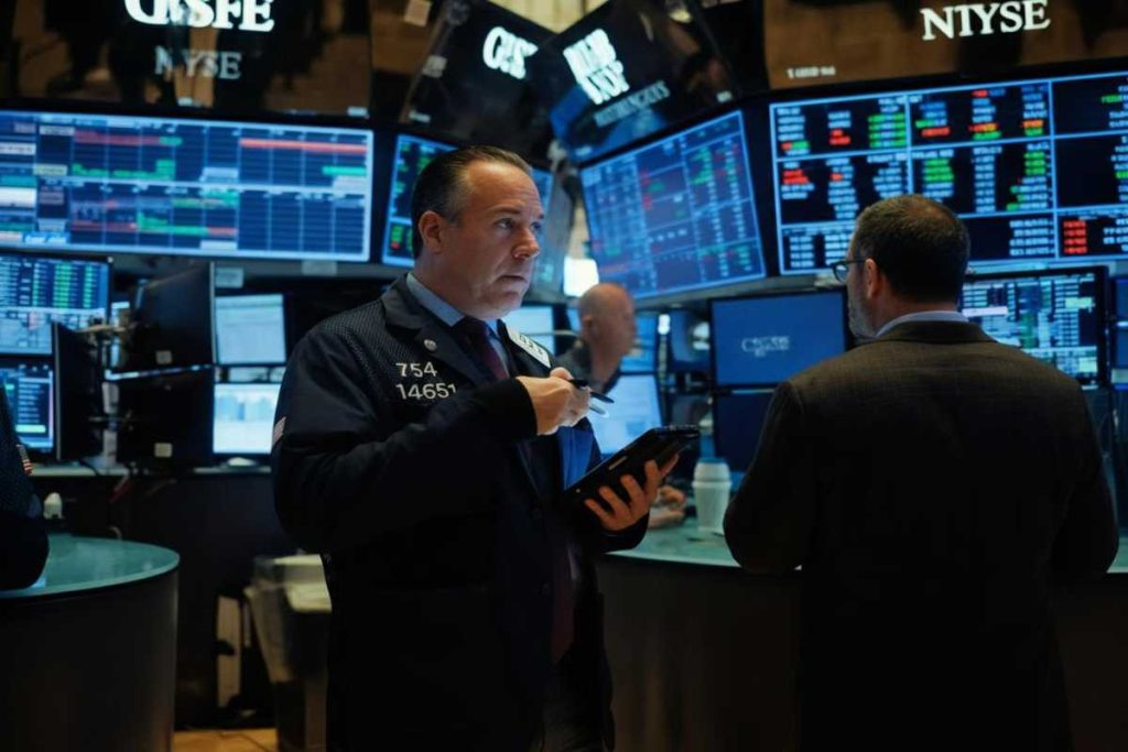 Wall Street in altalena: Dj segna un lieve guadagno, Nasdaq in calo