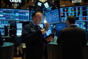 Wall Street in altalena: Dj segna un lieve guadagno, Nasdaq in calo
