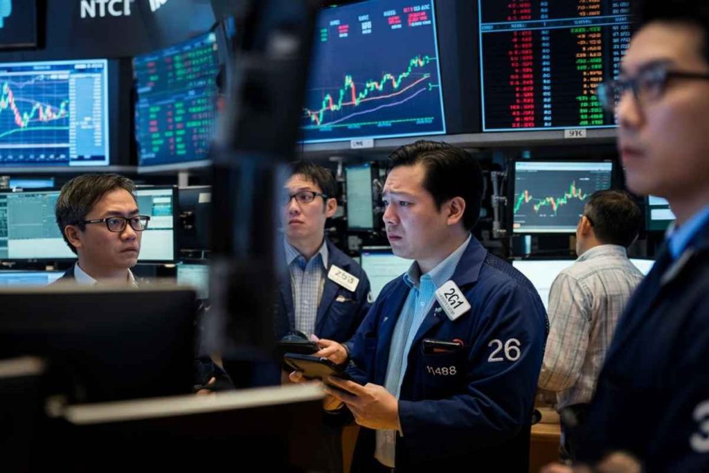 Asia in ribasso: il settore hi-tech affonda, Tokyo e Seul in difficoltà