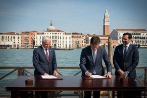 Autonomia: Calderoli e Zaia siglano un accordo storico