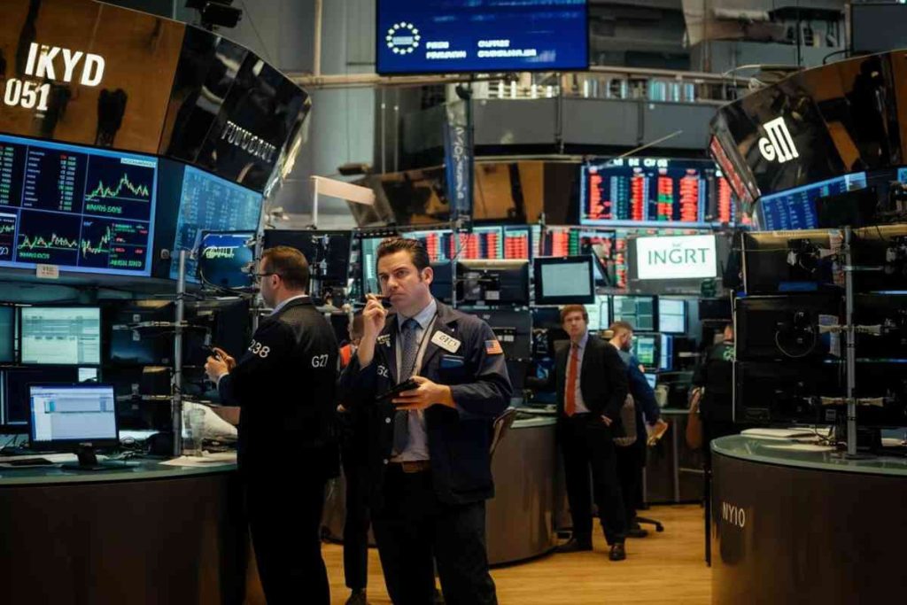 Borsa europea in rosso: Parigi segna un -1,3% all'apertura