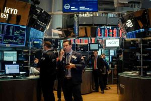 Borsa europea in rosso: Parigi segna un -1,3% all'apertura