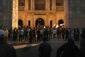 Coloni israeliani invadono i cortili della Moschea Al-Aqsa: 465 presenze segnalate