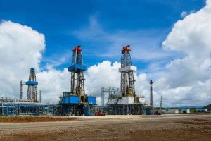 Eni e Petronas: nasce una nuova alleanza nel gas con obiettivo ambizioso di 500.000 barili