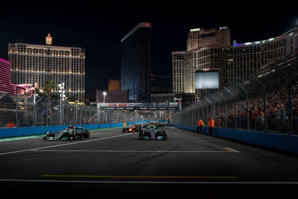 Ferrari in decima posizione a Las Vegas: la sorprendente gara di Hamilton