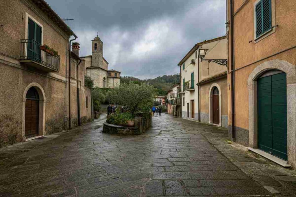 Frana devastante: ritrovato il corpo della seconda dispersa nella tragedia della casa crollata
