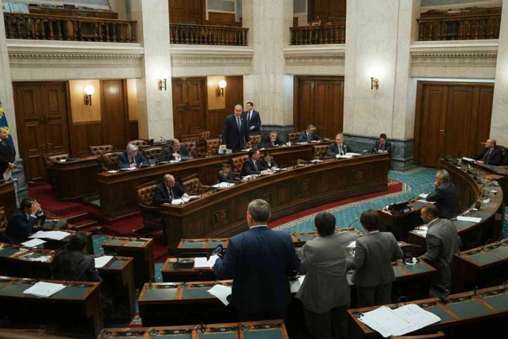 Intrighi politici: Bignami chiede chiarimenti su Meloni, Colle esprime stupore