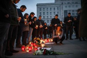 Israele accoglie i corpi dei tre ostaggi: un momento di dolore e riflessione