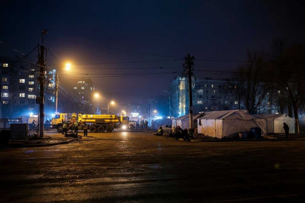 Kharkiv al buio: 100.000 persone senza luce e gas dopo i raid russi