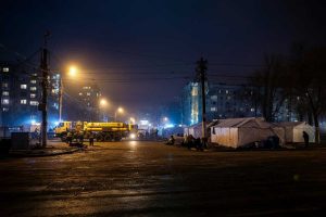 Kharkiv al buio: 100.000 persone senza luce e gas dopo i raid russi