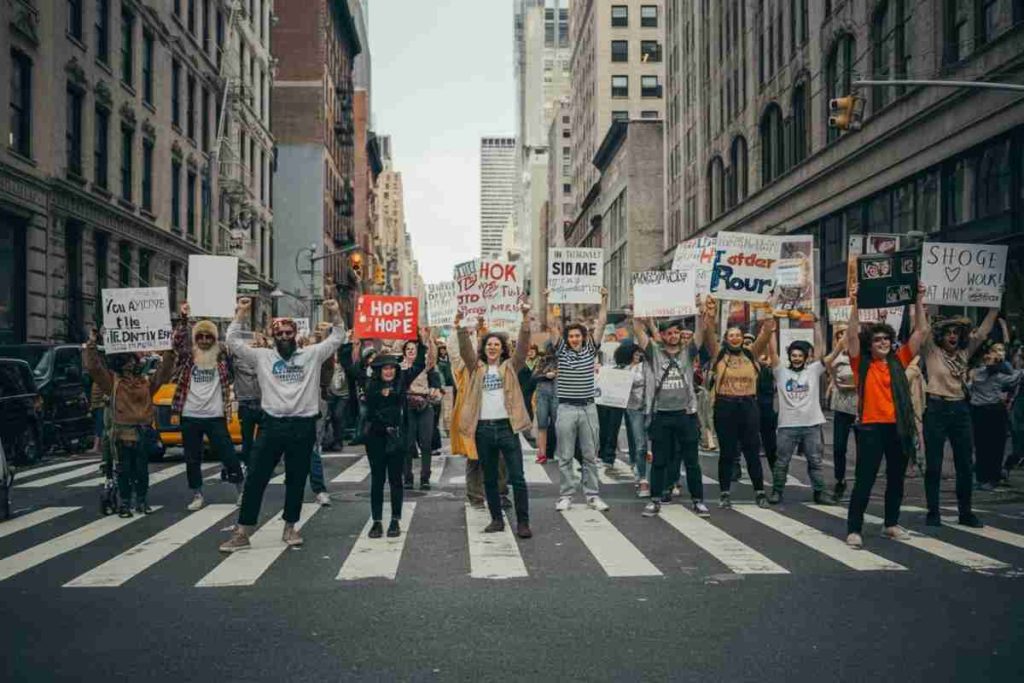 La sinistra conquista New York: il trionfo di Schlein tra parole e programmi incisivi