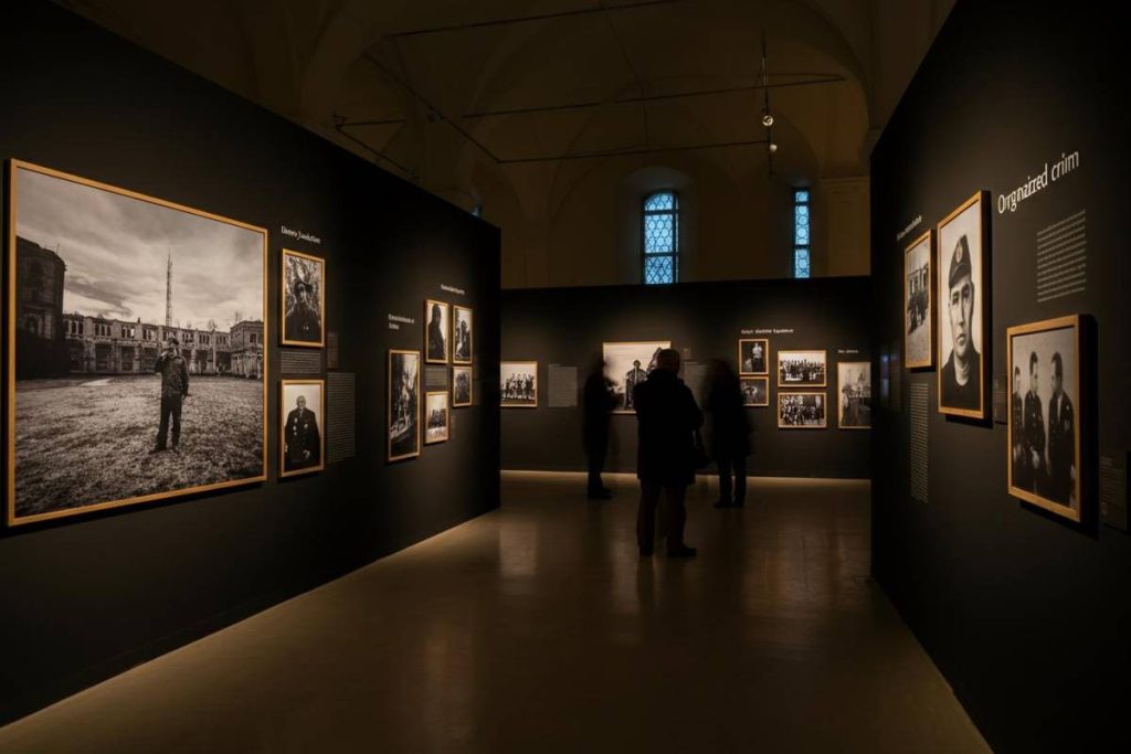 Mattarella rende omaggio a Falcone e Borsellino: la mostra dell'Ansa in primo piano