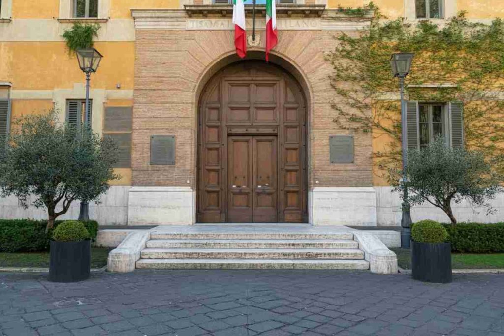 Meloni incontra Mattarella al Quirinale: un momento cruciale per l'Italia