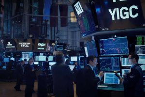 Milano in crescita: il mercato avanza nonostante il crollo di Azimut