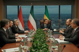 Proteste in Cina contro l'inviato di Tokyo: la rabbia per i giudizi sul premier