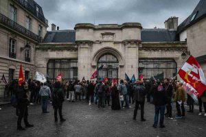 Sarkozy ottiene la libertà vigilata: oggi esce dal carcere