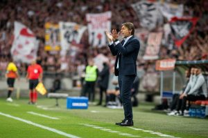 Sarri propone il noleggio di arbitri stranieri: una soluzione innovativa per il calcio italiano