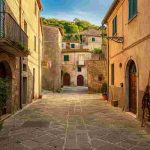 Scopri le gemme nascoste: i piccoli borghi d'Italia in un affascinante volume