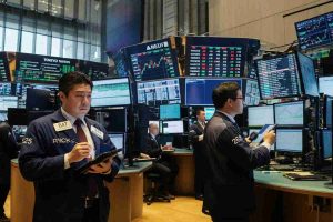 Tokyo in rosso: borsa apre in calo dell'1,22%