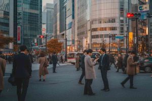 Tokyo inizia la giornata con una leggera flessione: -0,08% in borsa