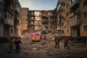 Tragedia a Dnipro: il bilancio dei morti nel raid russo sale a tre