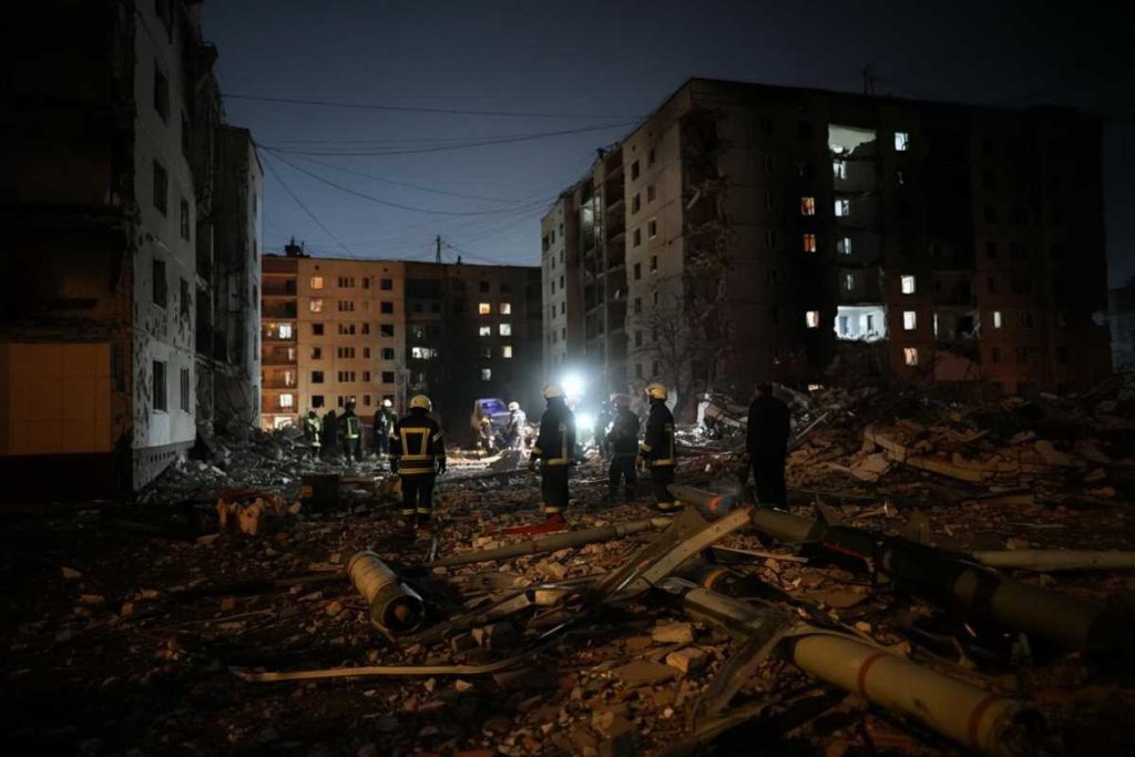 Tragedia a Kiev: sei vittime, tra cui due bambini, in attacchi notturni